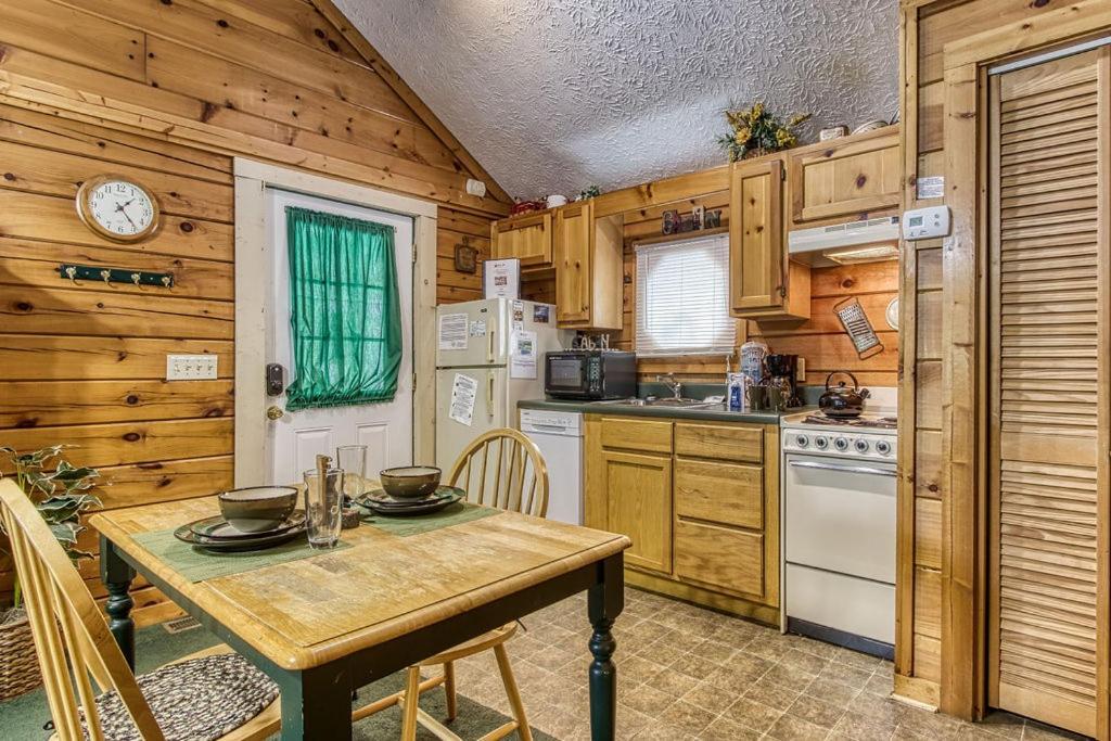 Forever Yours, Hot Tub, 1089 Of Free Attraction Tickets For Each Paid Day, Dollywood And More Pigeon Forge Exterior foto