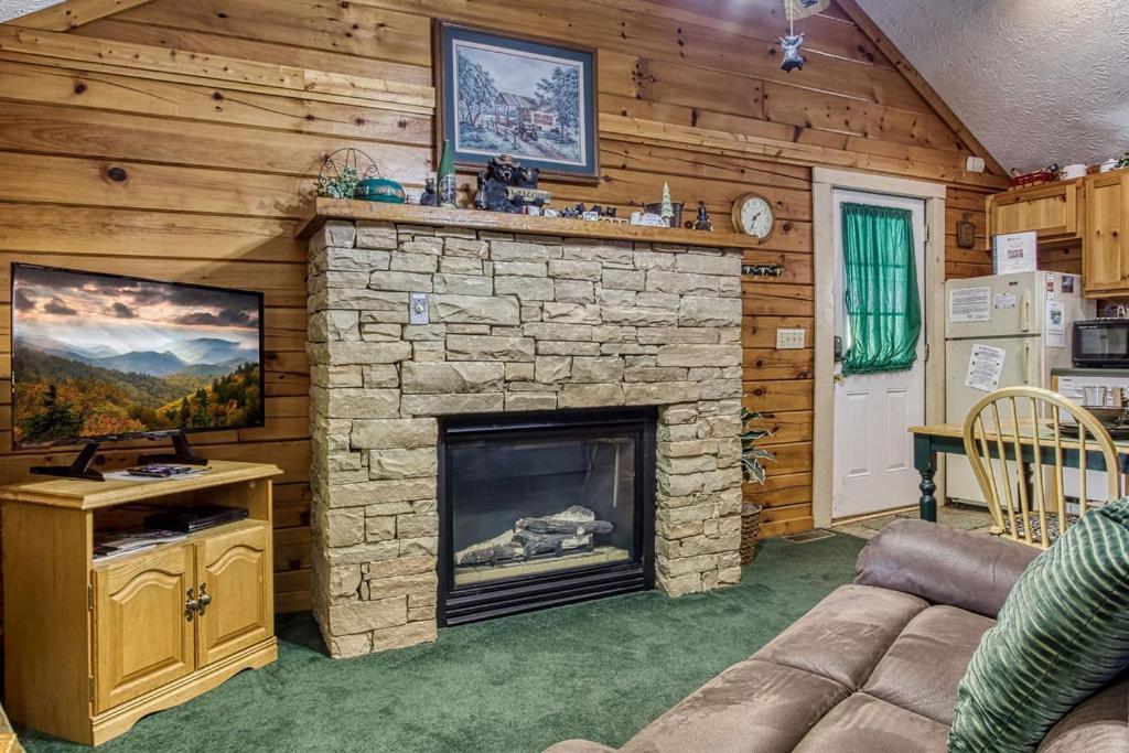 Forever Yours, Hot Tub, 1089 Of Free Attraction Tickets For Each Paid Day, Dollywood And More Pigeon Forge Exterior foto