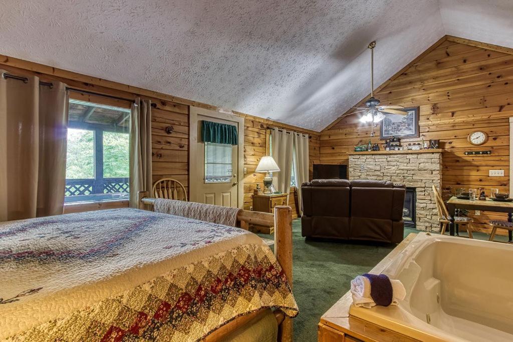 Forever Yours, Hot Tub, 1089 Of Free Attraction Tickets For Each Paid Day, Dollywood And More Pigeon Forge Exterior foto