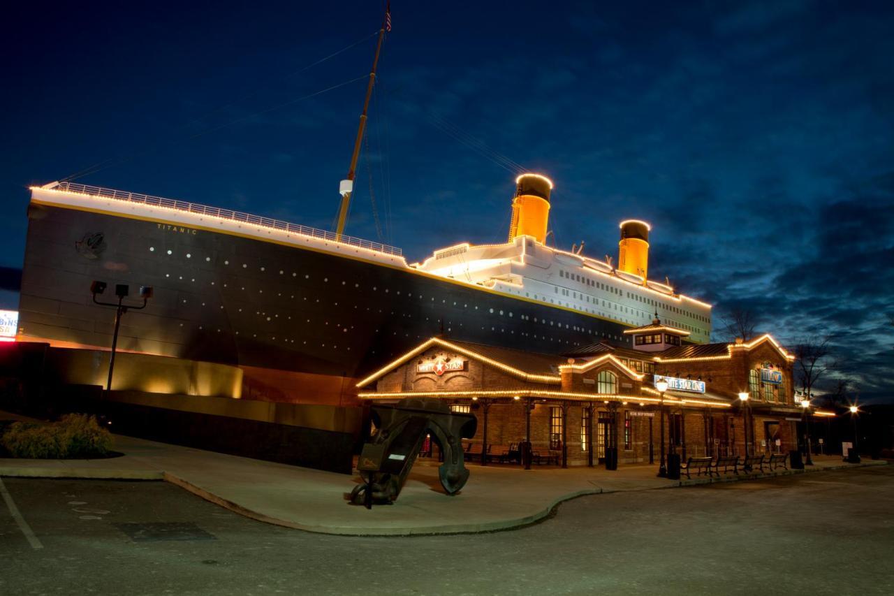 Forever Yours, Hot Tub, 1089 Of Free Attraction Tickets For Each Paid Day, Dollywood And More Pigeon Forge Exterior foto